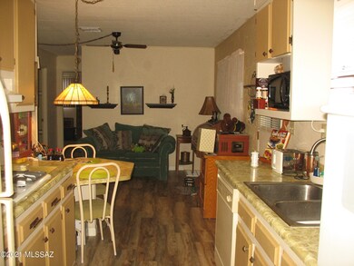 5536 Flying Circle Kitchen (1)