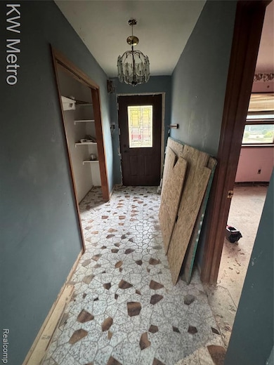 37860 Dardanella St, Livonia, MI 48152 - photo 2