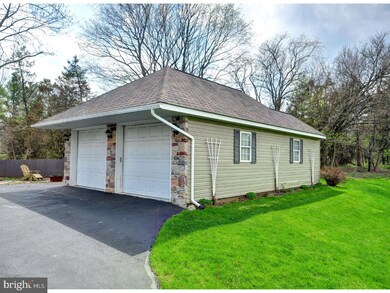 1054 E 2nd St, Red Hill, PA 18076 - photo 5