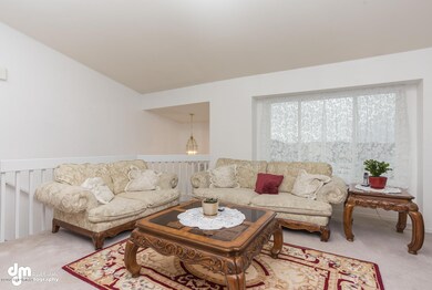 1741 Flatwater Circle-large-005-Living R