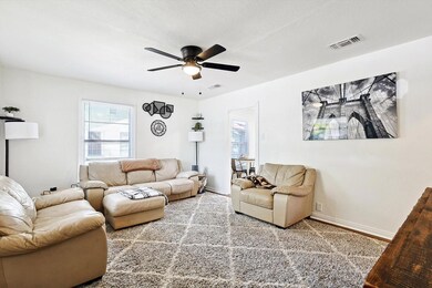 1804 Throckmorton St, Gainesville, TX 76240 - photo 5