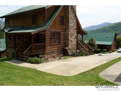SIDE DRIVEWAY