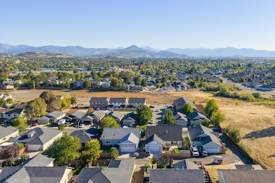 990 Win Way, Eagle Point, OR 97524 - photo 2