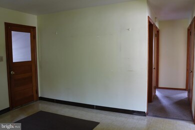 9258 Tomstown Rd, Waynesboro, PA 17268 - photo 5