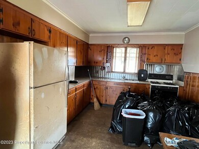 630 E Warren St, Dunmore, PA 18512 - photo 4