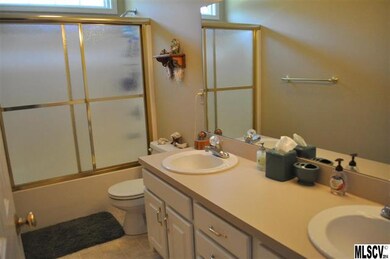 Double Sinks in 2nd Bath