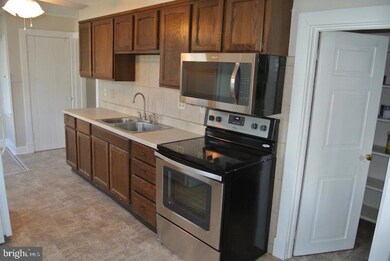 131 E Simpson St unit 1ST FLOOR, Mechanicsburg, PA 17055 - photo 3