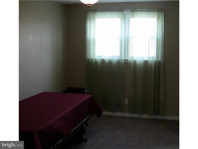 2823 Tolbut St, Philadelphia, PA 19136 - photo 6