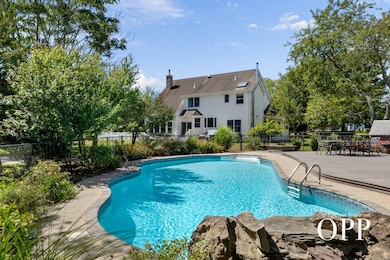 9 Jareds Path, Brookhaven, NY 11719 - photo 2