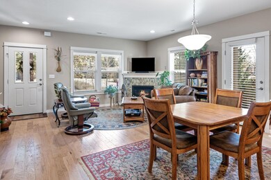 910 N Hindeman St, Sisters, OR 97759 - photo 3