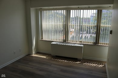40 North on Meridian unit 5J, Indianapolis, IN 46208 - photo 3
