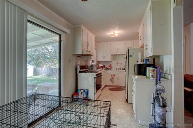 Eat-in kitchen