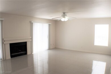 HUGE 20X15 FAMILY ROOM!