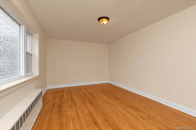20-21 Parsons Blvd, Whitestone, NY 11357 - photo 4
