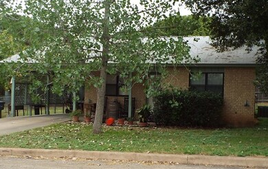907 Henrietta St, Fredericksburg, TX 78624 - photo 4