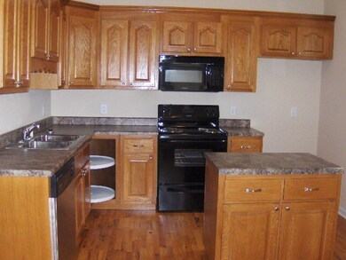 1046 Hazel St, Macon, GA 31201 - photo 4