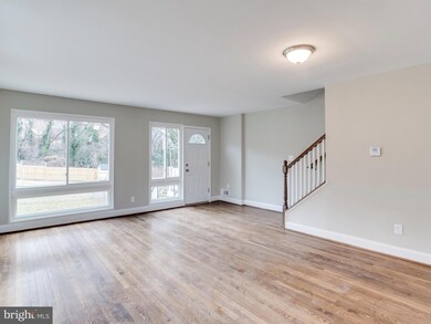 961 Owens Rd, Oxon Hill, MD 20745 - photo 2