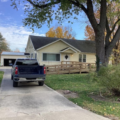 721 Lee Ave, Vicksburg, MI 49097 - photo 2