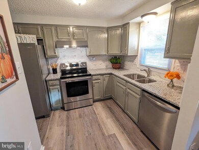 1520 Iris Ct, Hagerstown, MD 21740 - photo 7