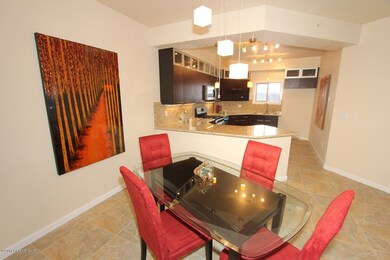 Dining Area & Kitchen