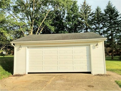 Two car garage w/ new steel door & new plexiglass 