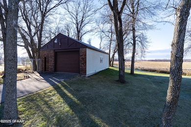 1122 Groveland Ave, Crookston, MN 56716 - photo 2