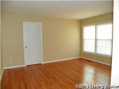 5807 Holly Oak Ct, Louisville, KY 40291 - photo 2