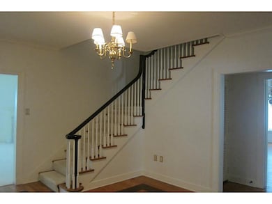 Entry/Foyer.
