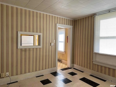 811 Pershing Blvd, Clinton, IA 52732 - photo 6