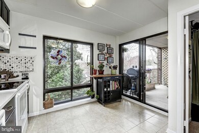 124 Roberts Ln unit 200, Alexandria, VA 22314 - photo 5