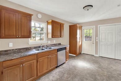 313 S Durant St, Alvin, TX 77511 - photo 5