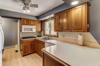 324 W 27th St (16 of 41)