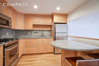 211 Thompson St unit 5L, New York, NY 10012 - photo 2