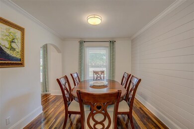 Host the finest dinner parties in the romantic din