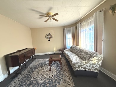 719 W 2nd St, Dixon, IL 61021 - photo 3