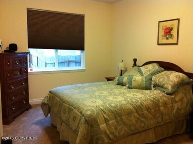 Same guest bedroom w/different furniture