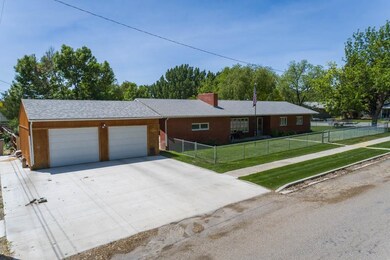 719 W B St, Basin, WY 82410 - photo 2