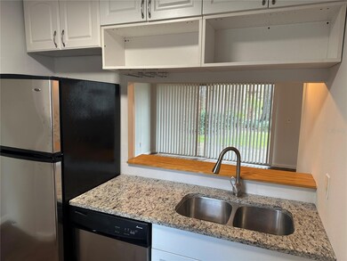 10453 Carrollbrook Cir unit 122, Tampa, FL 33618 - photo 4