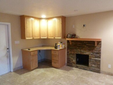 Family Room - Working Fireplace