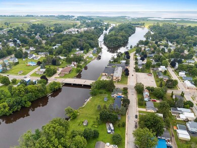 303 1st St, Oconto, WI 54153 - photo 5