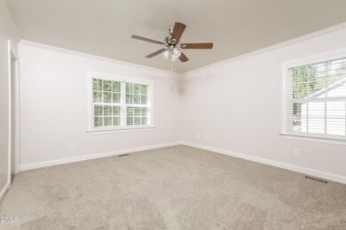 007-photo-primary-bedroom-14883003