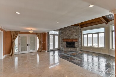 863 Viewpointe
