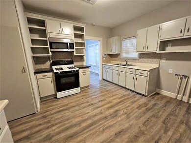 6202 Cochran St, Houston, TX 77022 - photo 5