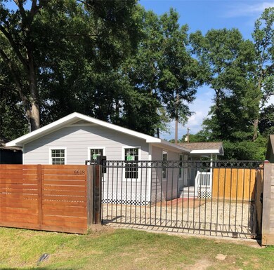 6618 Bethune Dr, Houston, TX 77091 - photo 2