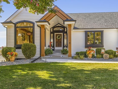 635 W Pierre Ln, Port Washington, WI 53074 - photo 4