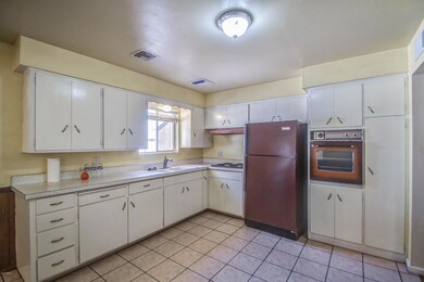 KITCHEN 3