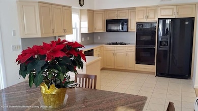 111 W. Cedarview Kitchen