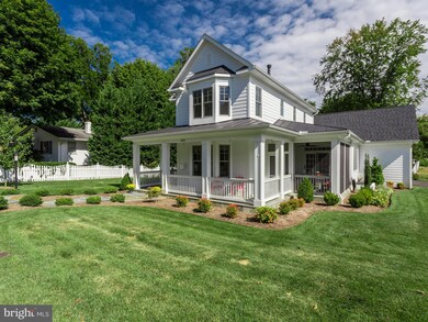 1024 Hillcrest Dr SW, Vienna, VA 22180 - photo 2