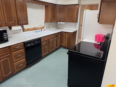 412 S 12th St, Tekamah, NE 68061 - photo 7