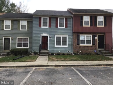 909 Saint Michaels Dr, Bowie, MD 20721 - photo 2